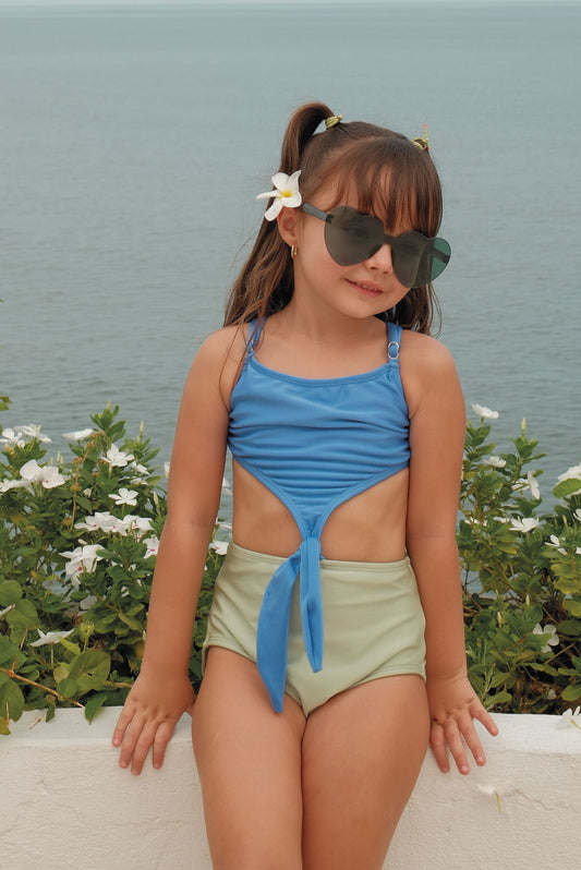 Aura Trikini Girl